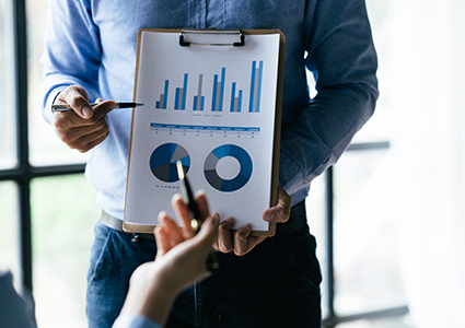 Performance Tracking & Strategic Reporting